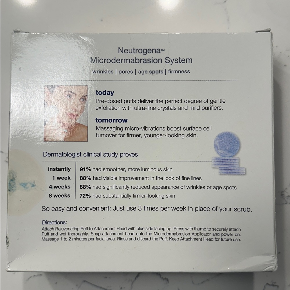 Neutrogena Microdermabrasion Kit with Blue Puffs - Picture 2 of 2